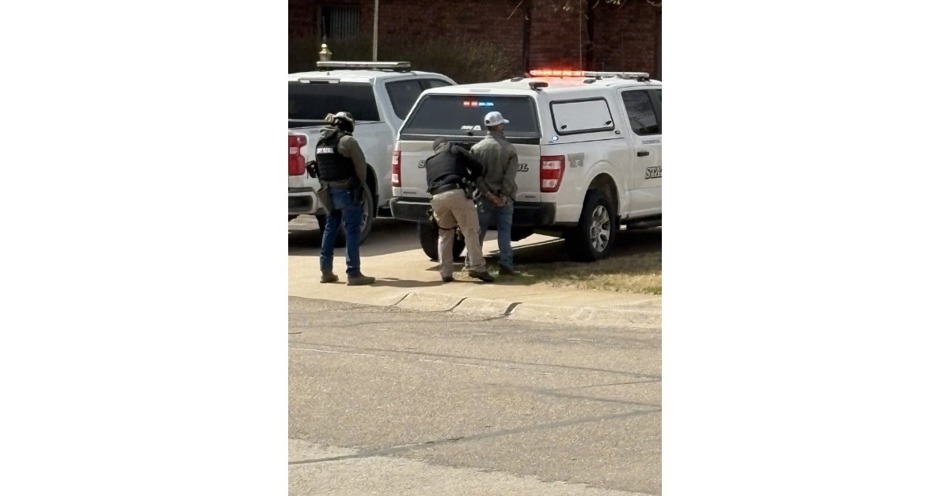  Frontier County Sheriffs Office Deputy Attempted to Stop a Lincoln County Man on a Warrant. 